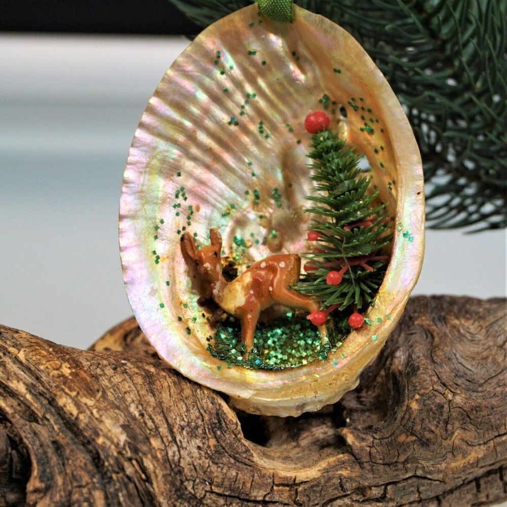 Vintage Christmas Shell Ornament Reindeer Diorama In Oyster Shell